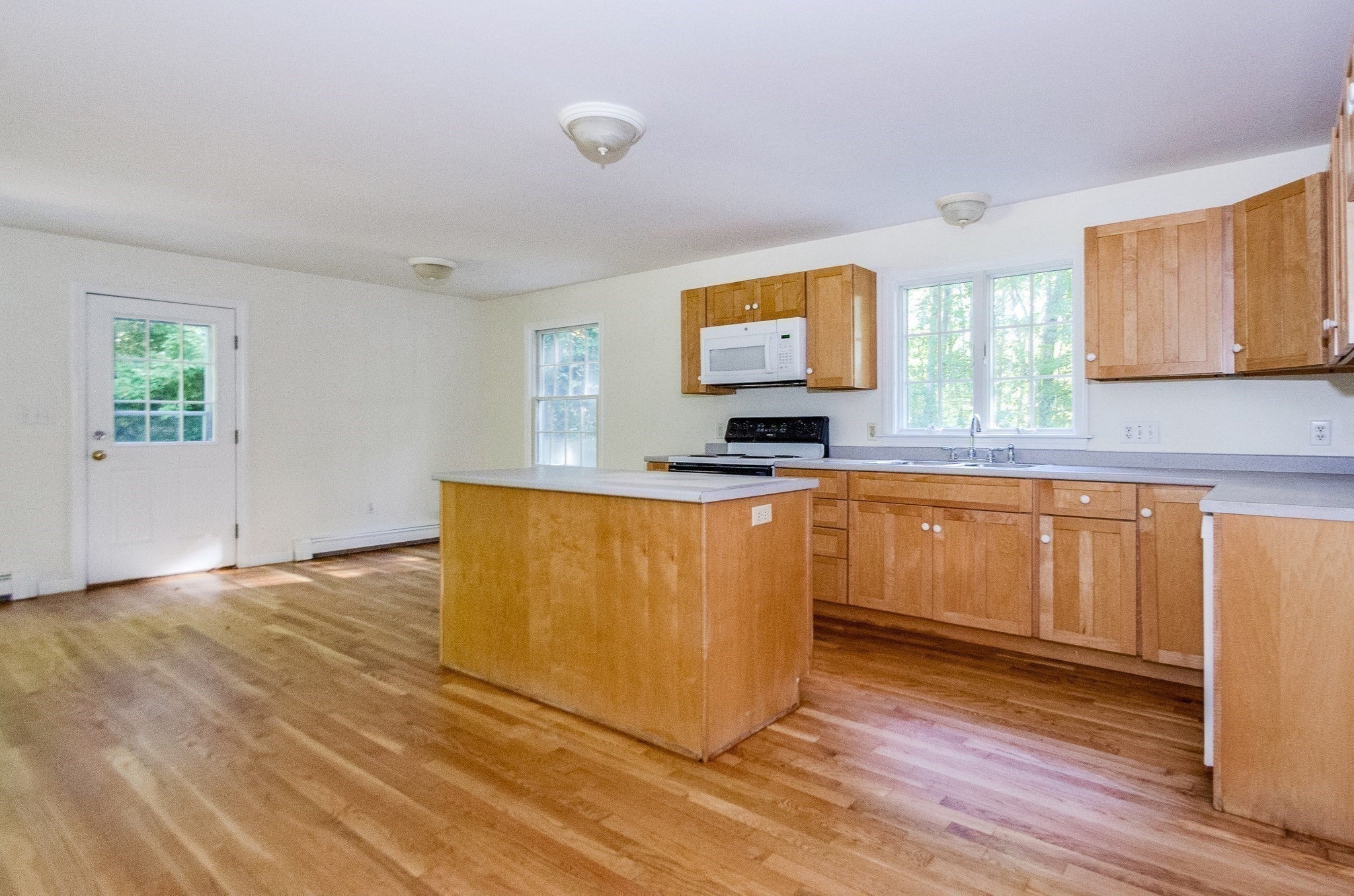24 Foster St, Mattapoisett, MA Photo #10