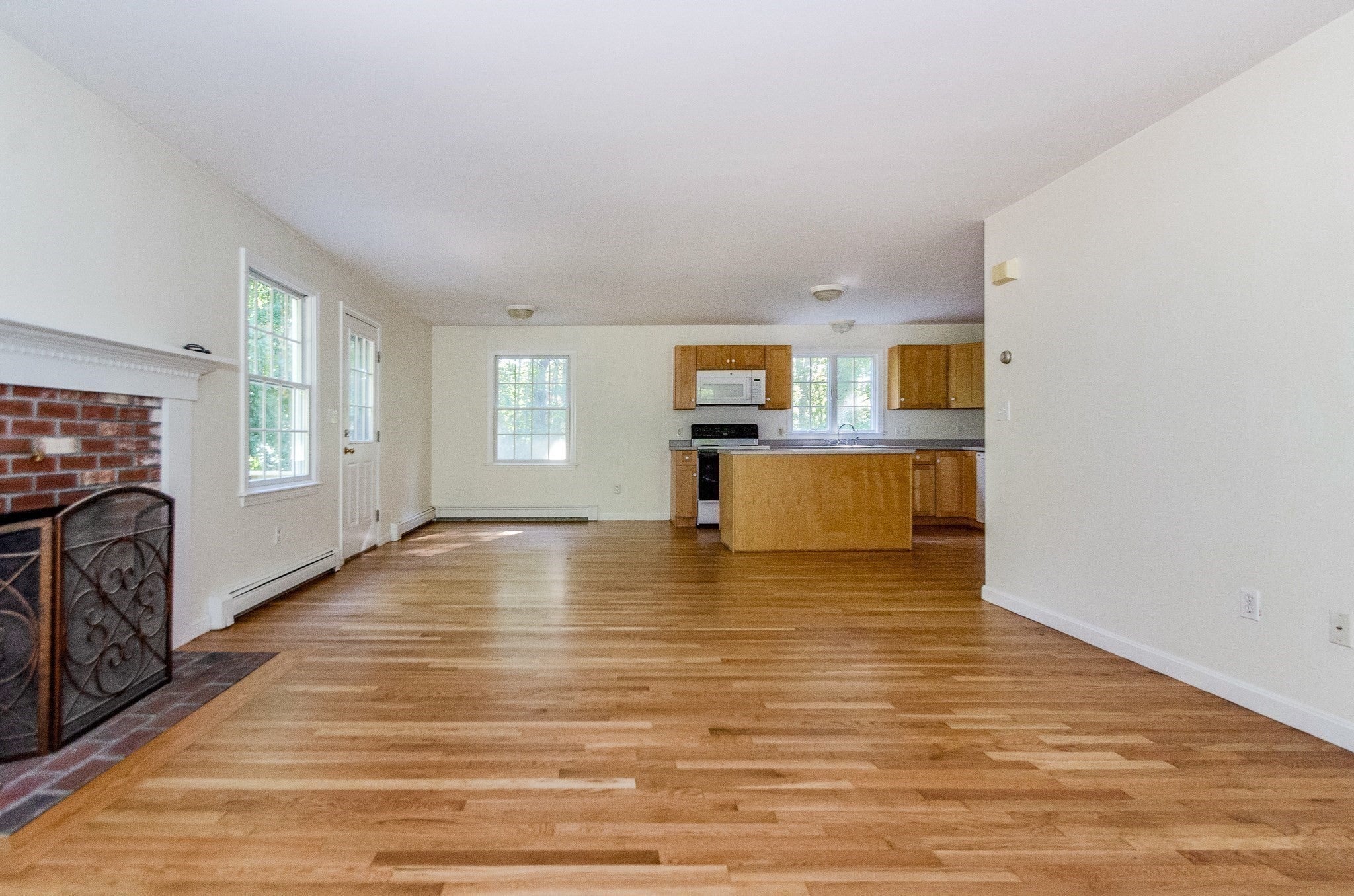 24 Foster St, Mattapoisett, MA Photo #3