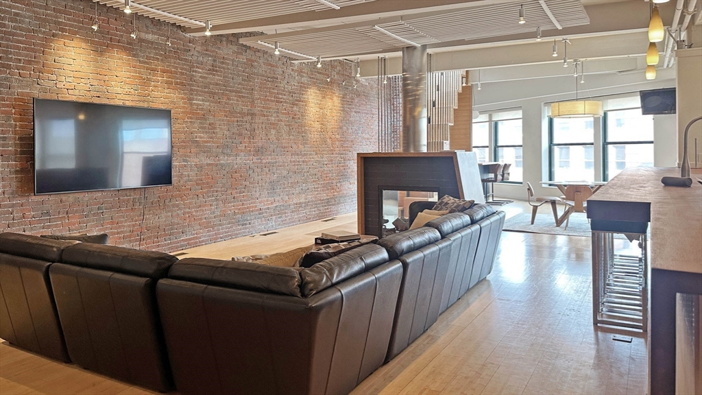 90 N. Washington Street 5