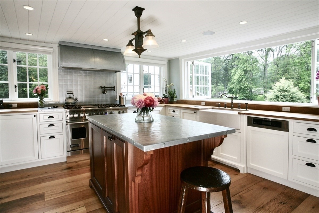 70 Wilsondale St, Dover, MA Photo #8