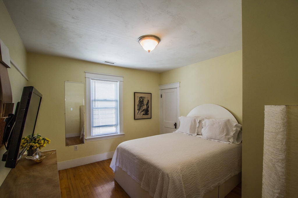 51 Sterling St 3