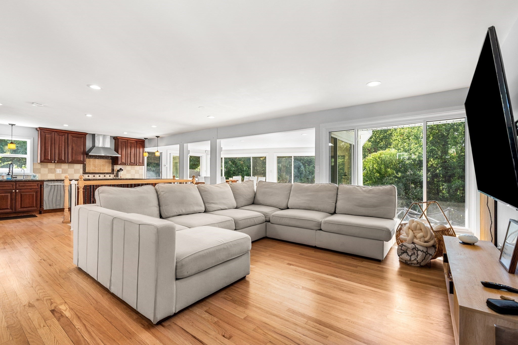 42 Farview Ave, Shrewsbury, MA, 42 Farview Ave, Shrewsbury, MA Photo #3