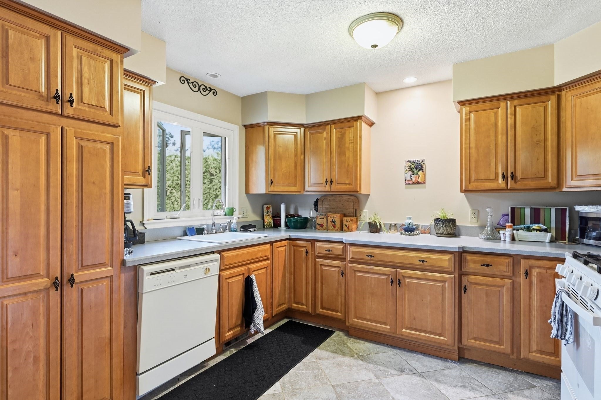 211 Allen St, East Longmeadow, MA Photo #11