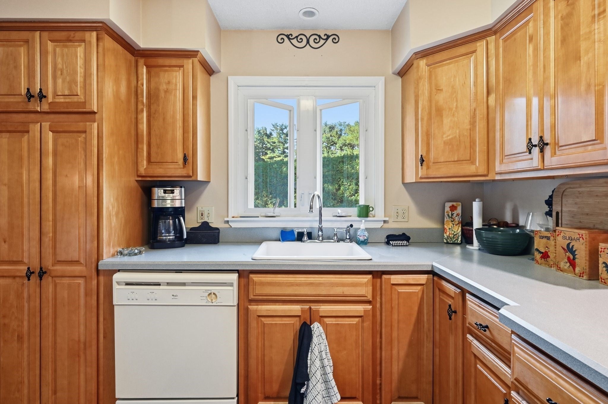 211 Allen St, East Longmeadow, MA Photo #13
