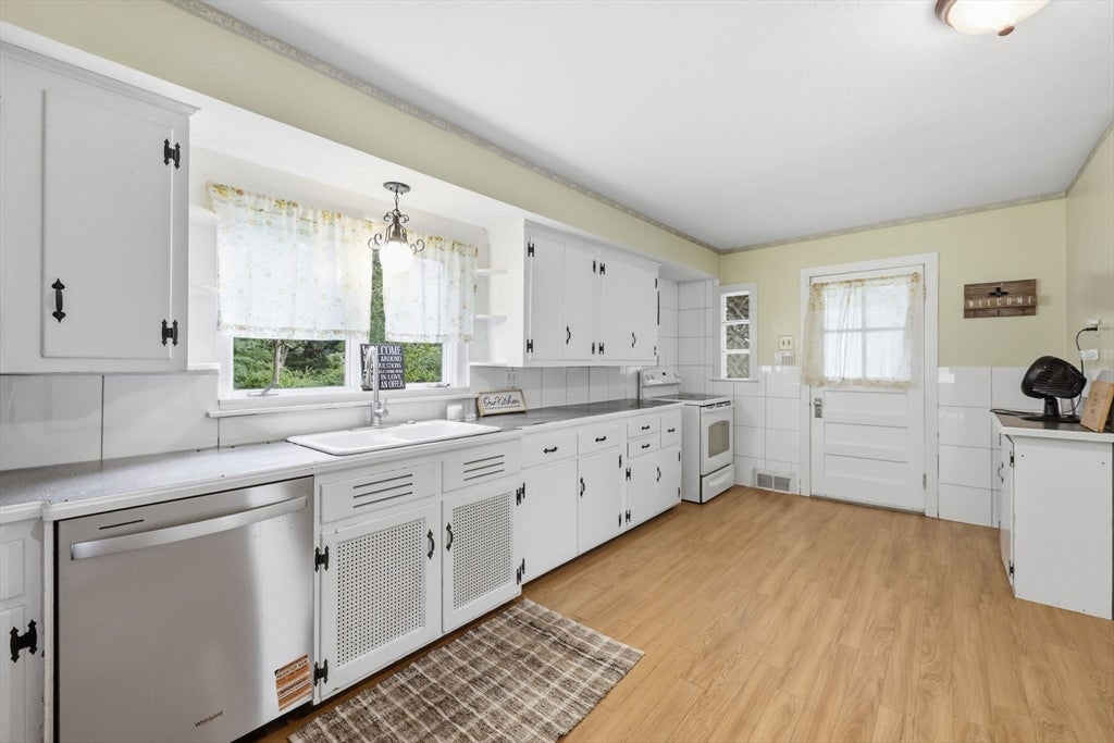 63 Goodwin St, Springfield, MA Photo #4