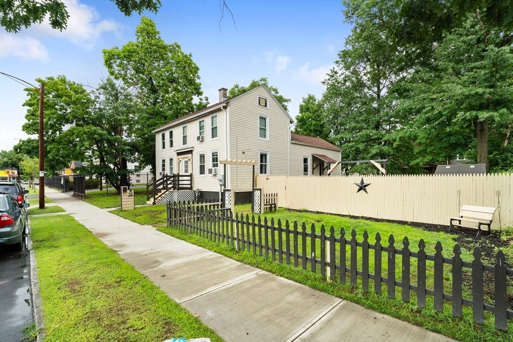 19 Suffolk St, Springfield, MA Photo #3