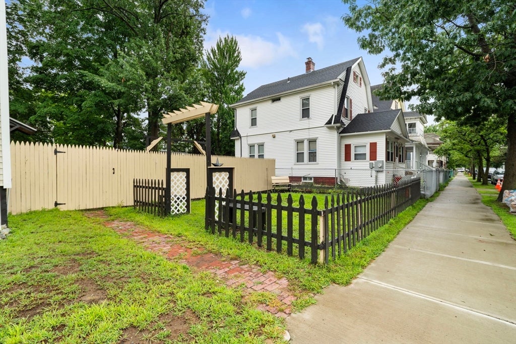 19 Suffolk St, Springfield, MA Photo #24