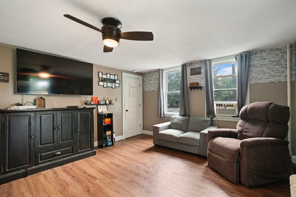 19 Suffolk St, Springfield, MA Photo #15