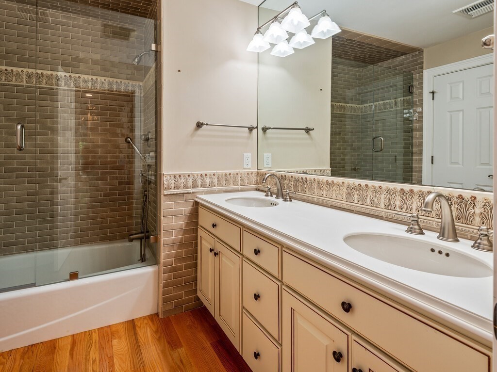 Southborough, Massachusetts 01772, United States, 2 Bedrooms Bedrooms, ,4 BathroomsBathrooms,Residential,Active,220979