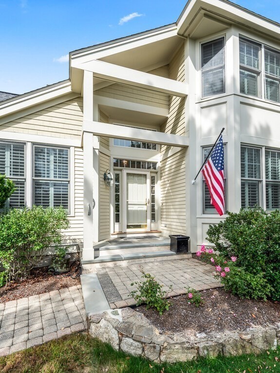 Southborough, Massachusetts 01772, United States, 2 Bedrooms Bedrooms, ,4 BathroomsBathrooms,Residential,Active,220979