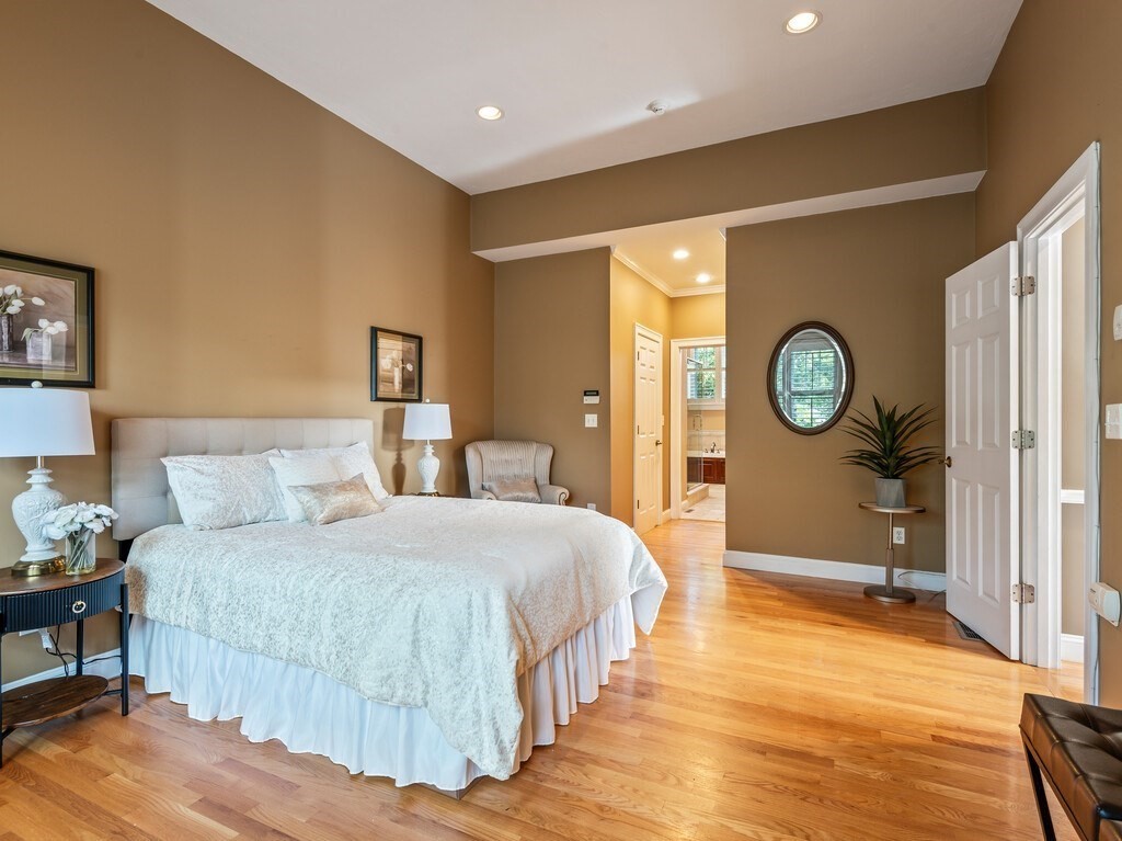 Southborough, Massachusetts 01772, United States, 2 Bedrooms Bedrooms, ,4 BathroomsBathrooms,Residential,Active,220979