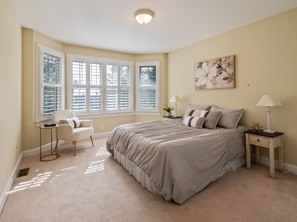 Southborough, Massachusetts 01772, United States, 2 Bedrooms Bedrooms, ,4 BathroomsBathrooms,Residential,Active,220979