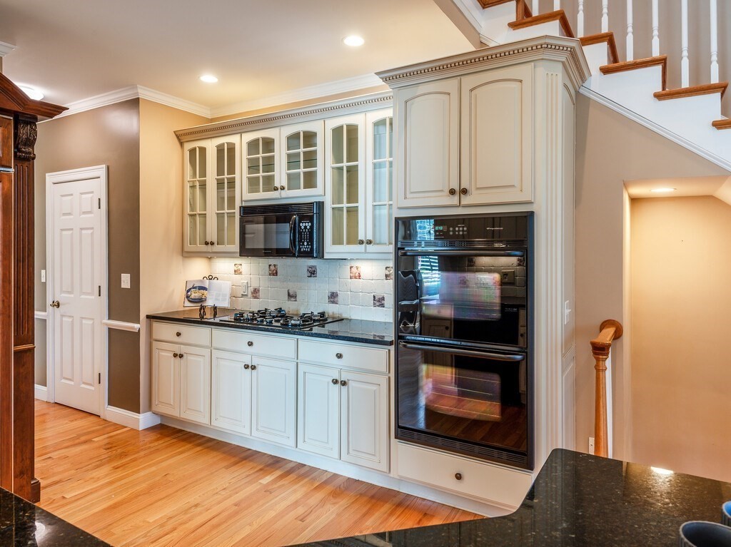 Southborough, Massachusetts 01772, United States, 2 Bedrooms Bedrooms, ,4 BathroomsBathrooms,Residential,Active,220979