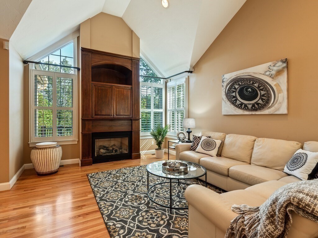 1 Carriage Hill Cir 1