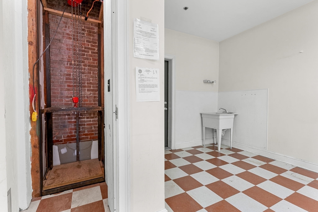 262-264 West Broadway