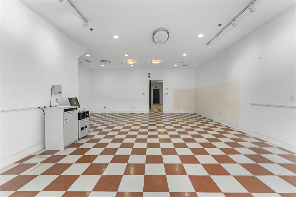 262-264 West Broadway