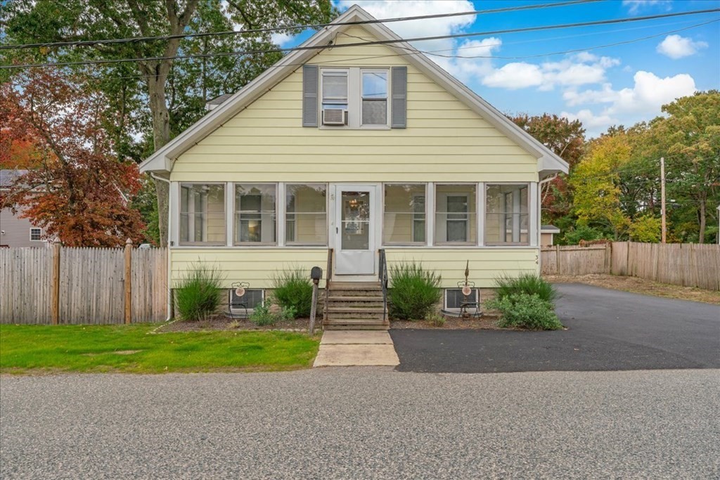 Click for 34 Julian Rd, Randolph, MA slideshow