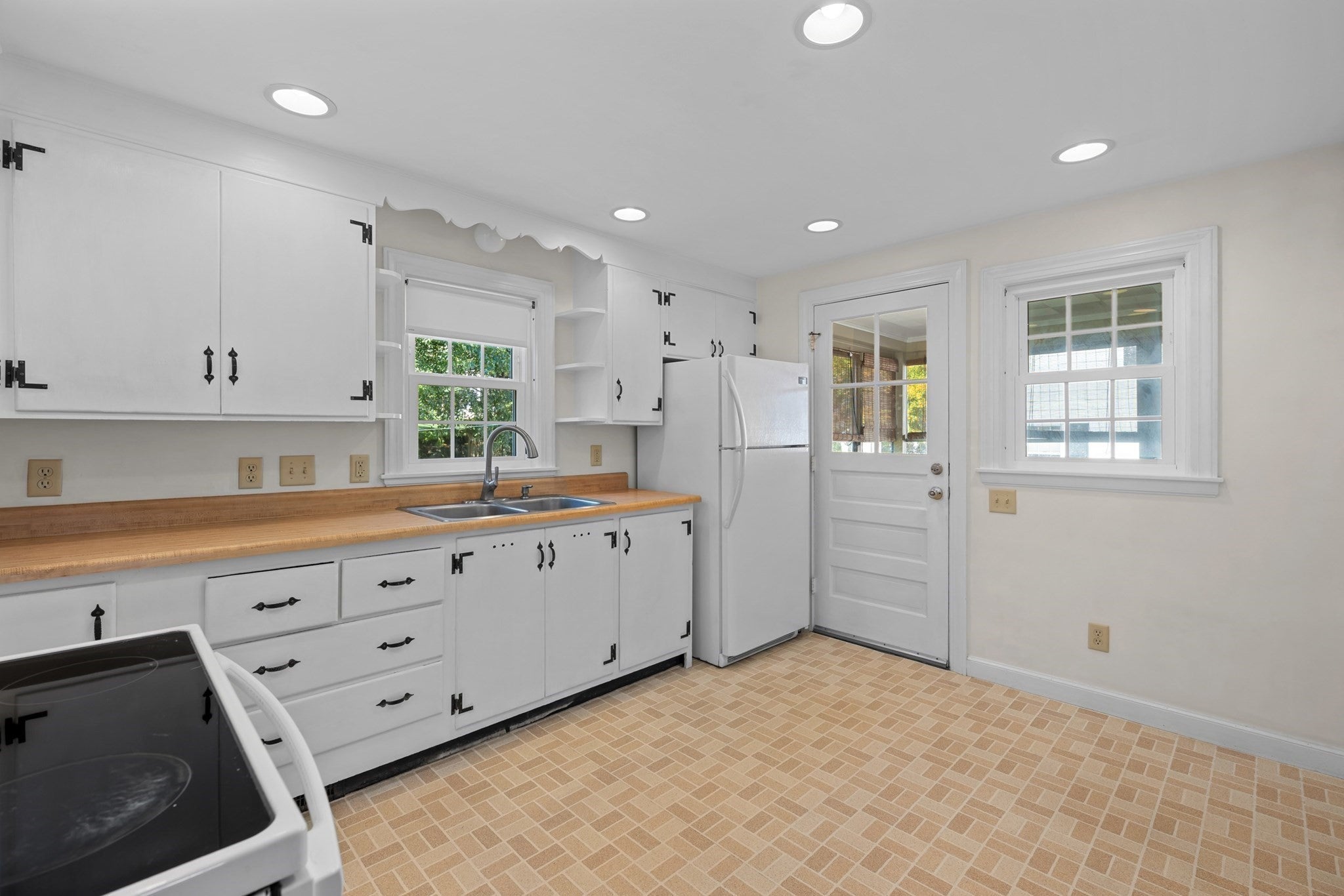 5 Winston Rd, Worcester, MA, 5 Winston Rd, Worcester, MA Photo #10