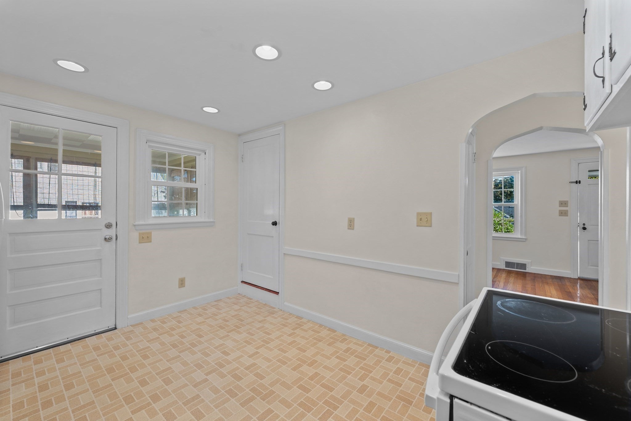 5 Winston Rd, Worcester, MA, 5 Winston Rd, Worcester, MA Photo #6
