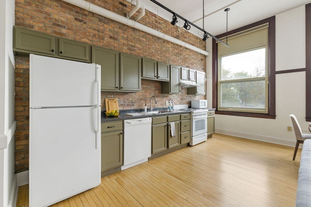 948 Main St #202, Waltham, MA, 948 Main St #202, Waltham, MA Photo #9