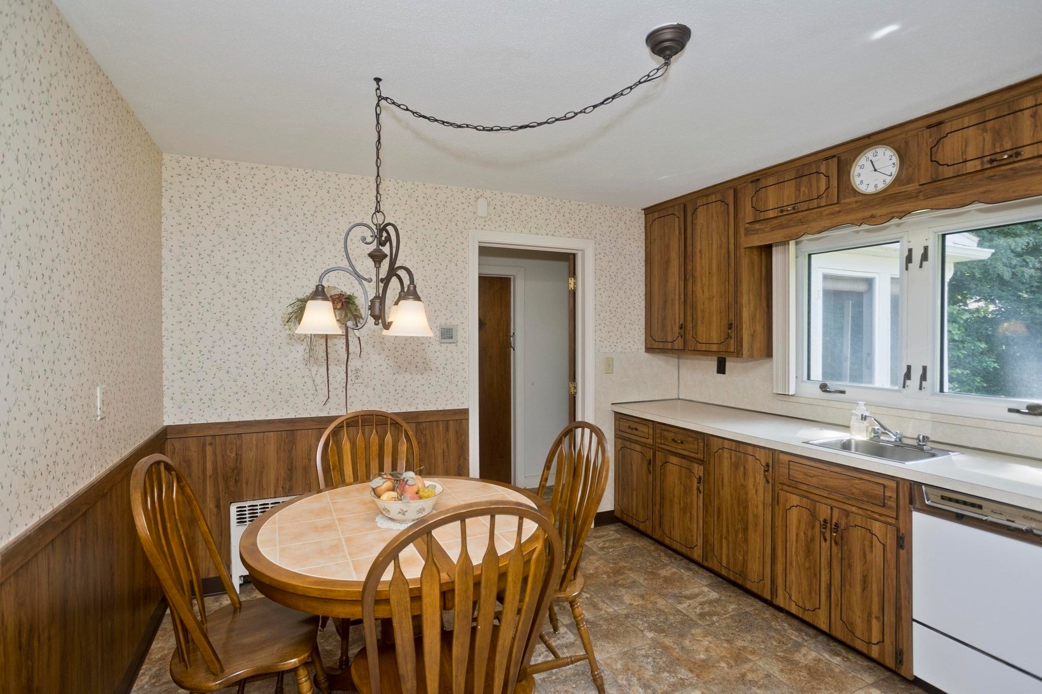 34 Vadnais St, Holyoke, MA Photo #4