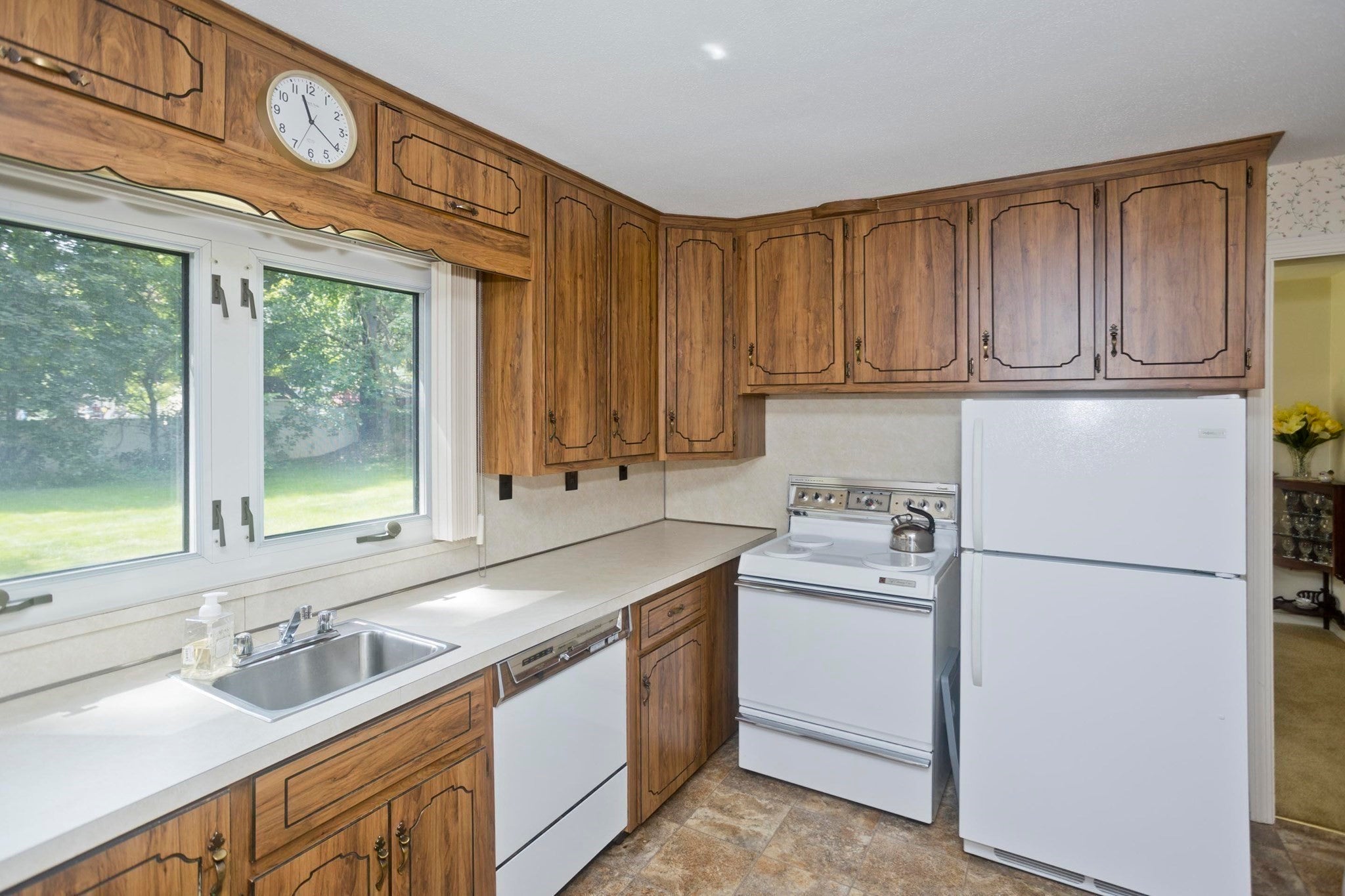 34 Vadnais St, Holyoke, MA Photo #5