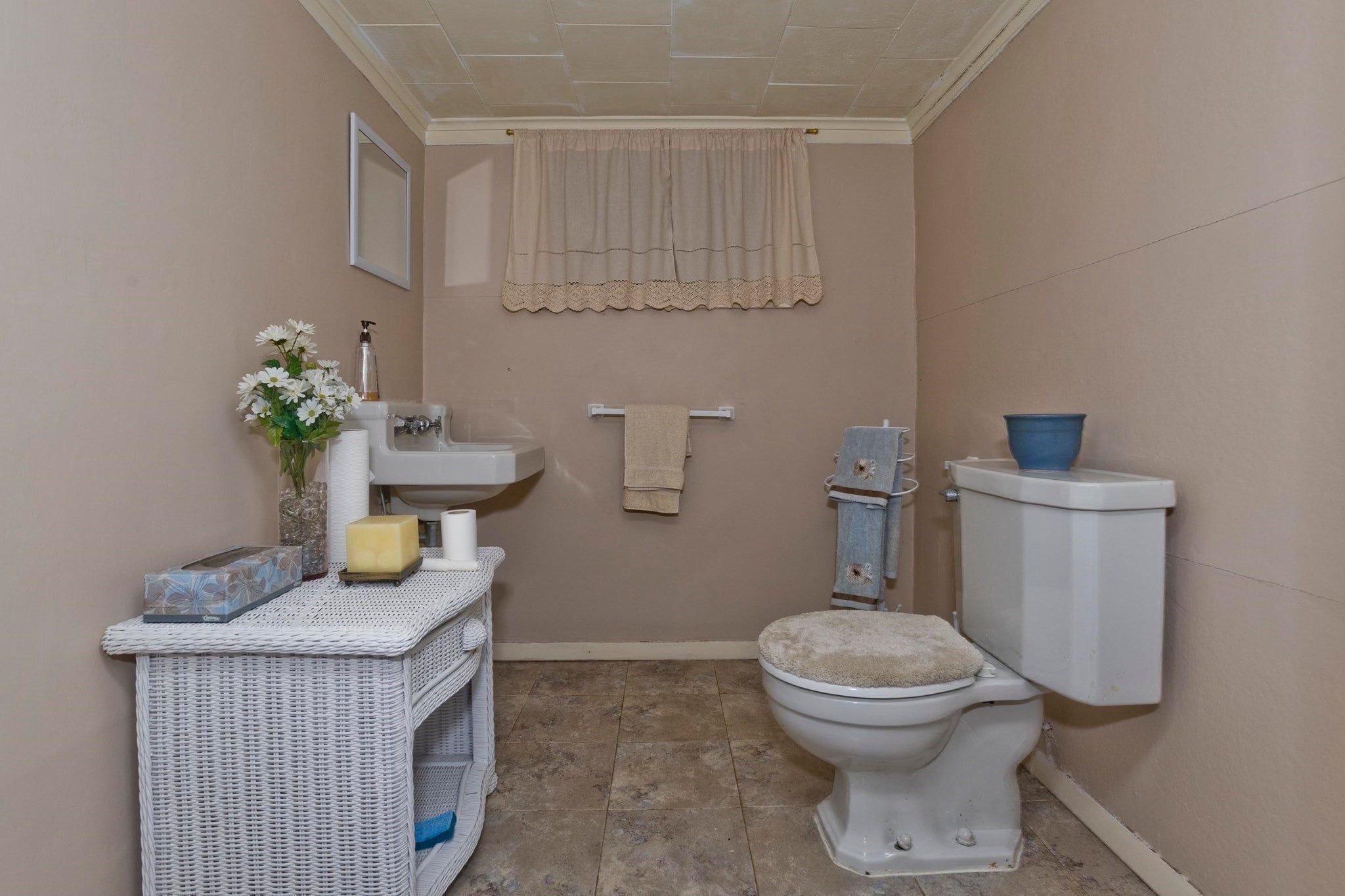 34 Vadnais St, Holyoke, MA Photo #18