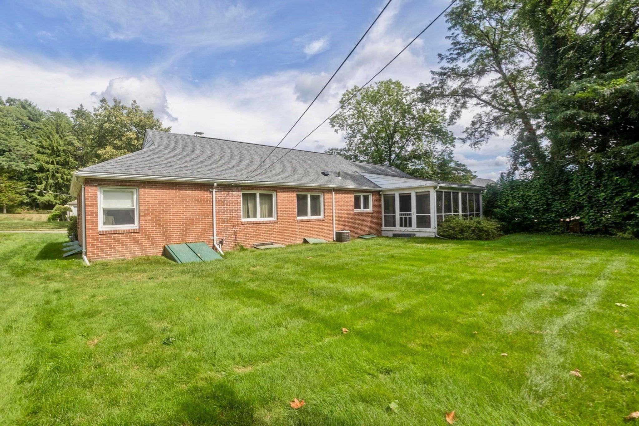 34 Vadnais St, Holyoke, MA Photo #16
