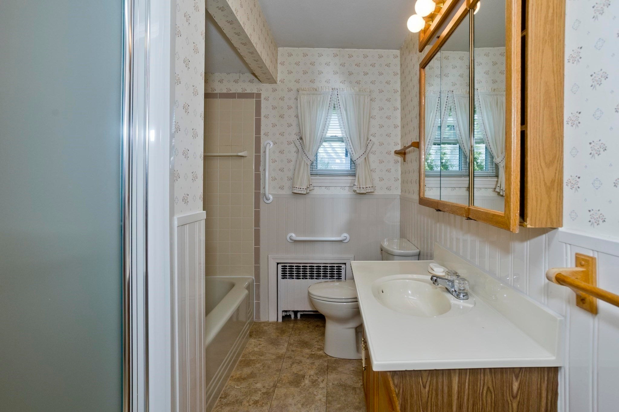 34 Vadnais St, Holyoke, MA Photo #12