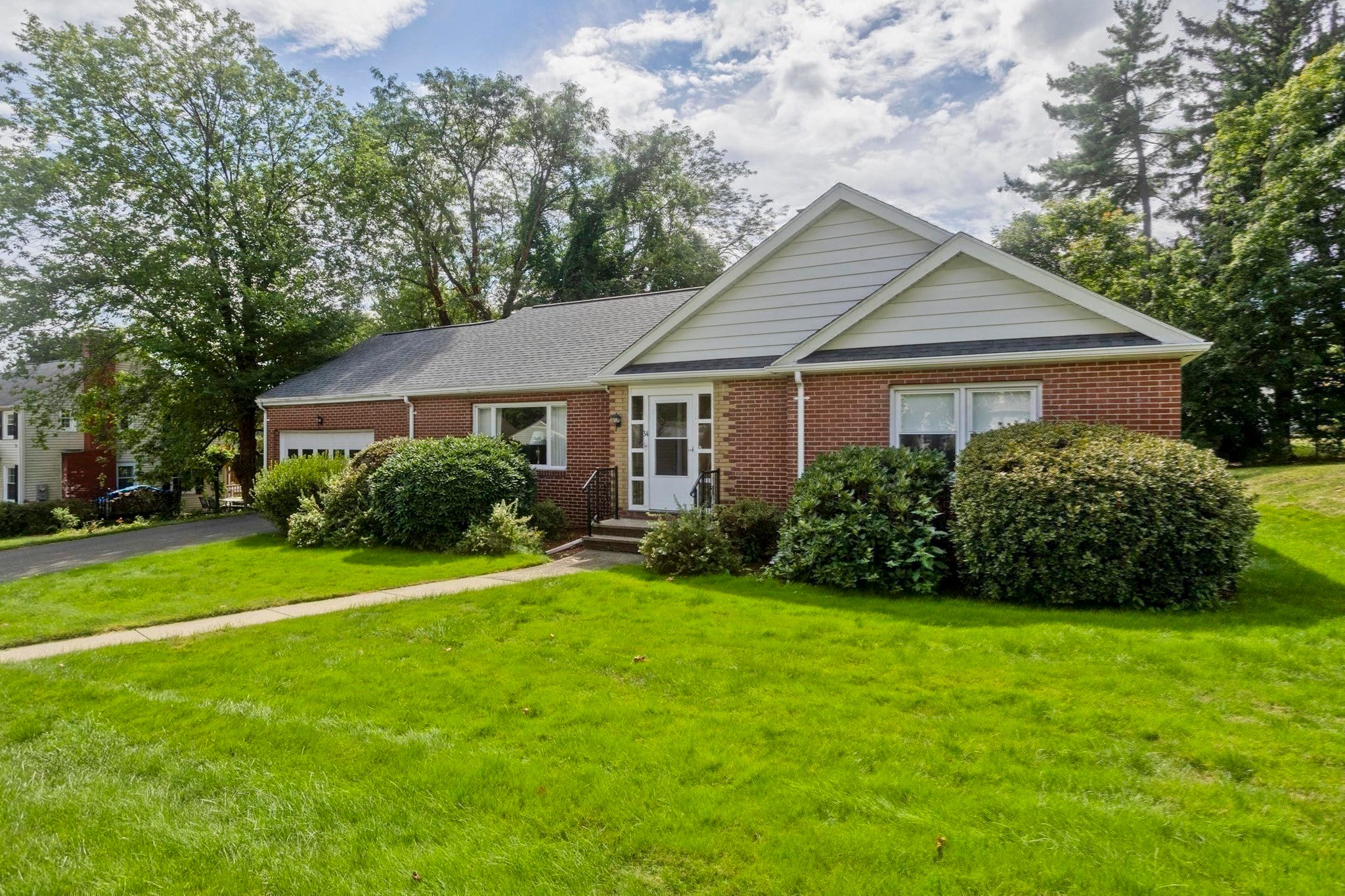 34 Vadnais St, Holyoke, MA Photo #17