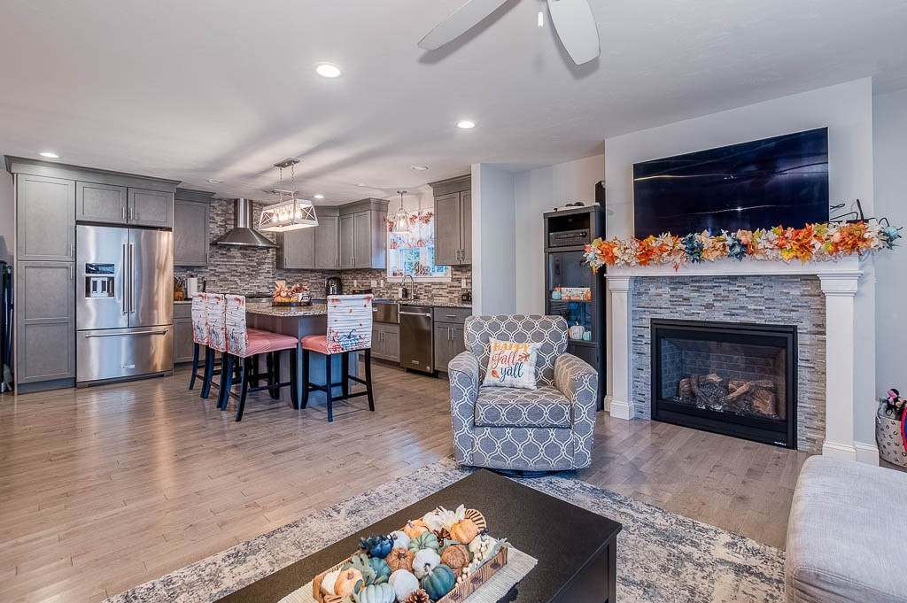 203 Bluejay Ln