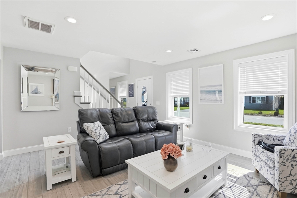 17 Fieldstone Ln