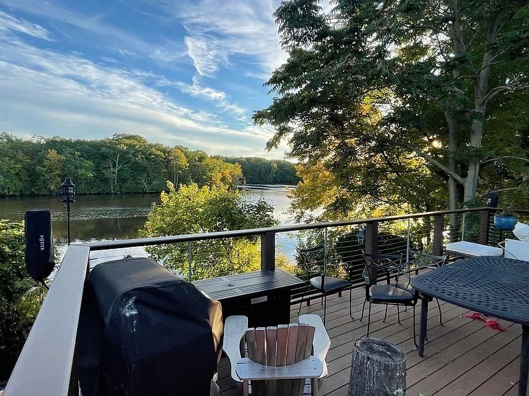 157 Riverview Ave FURNISHED