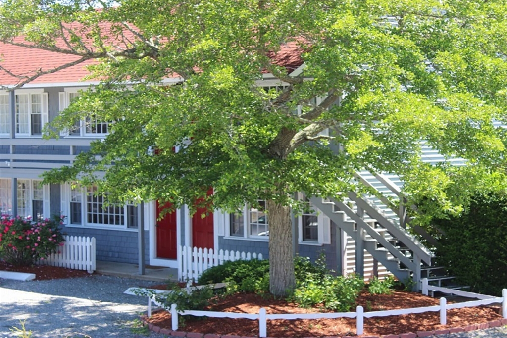 28 Falmouth Heights Rd