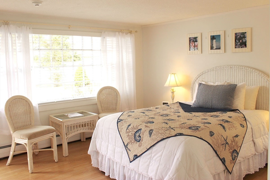 28 Falmouth Heights Rd