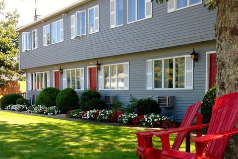 28 Falmouth Heights Rd Falmouth MA 02540