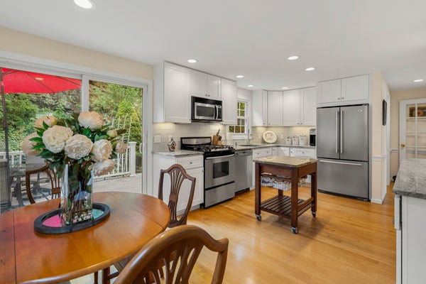 33 ARNOLD TER # 33, MARBLEHEAD, MA 01945 - Image 2f2fe8523aee37829901479250831952/394522887
