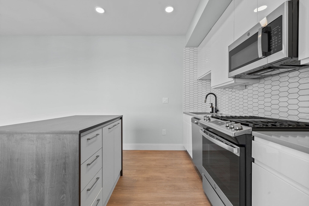 277 Border St 502