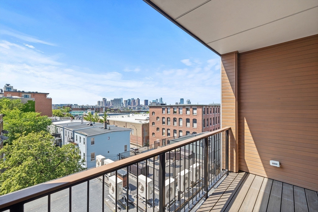 277 Border St 502