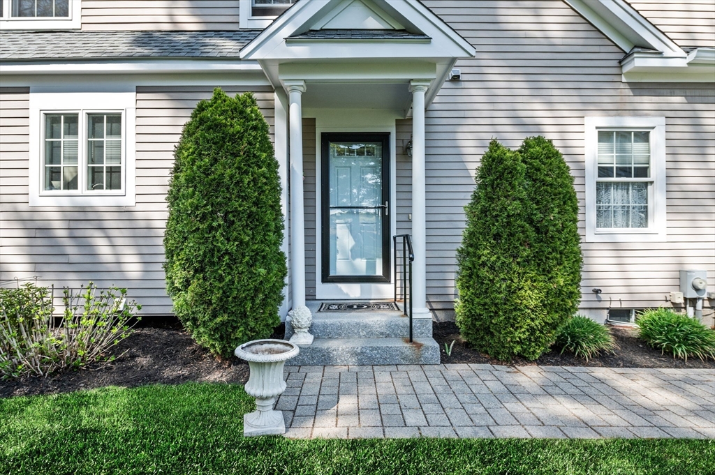 22 Gates Ln A