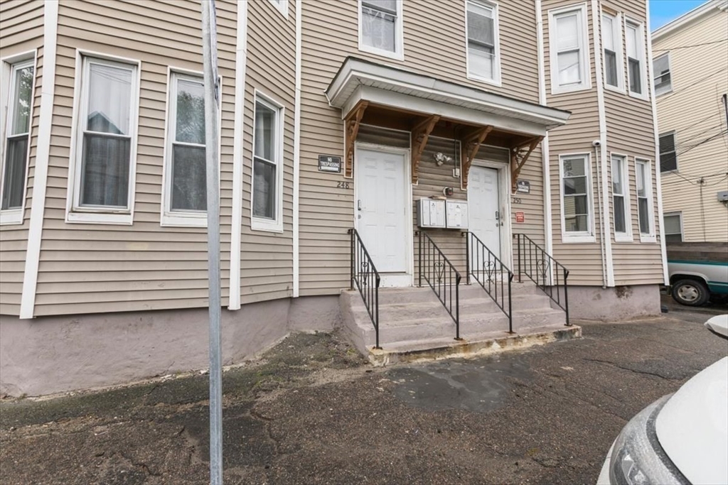 246-258 Salem St