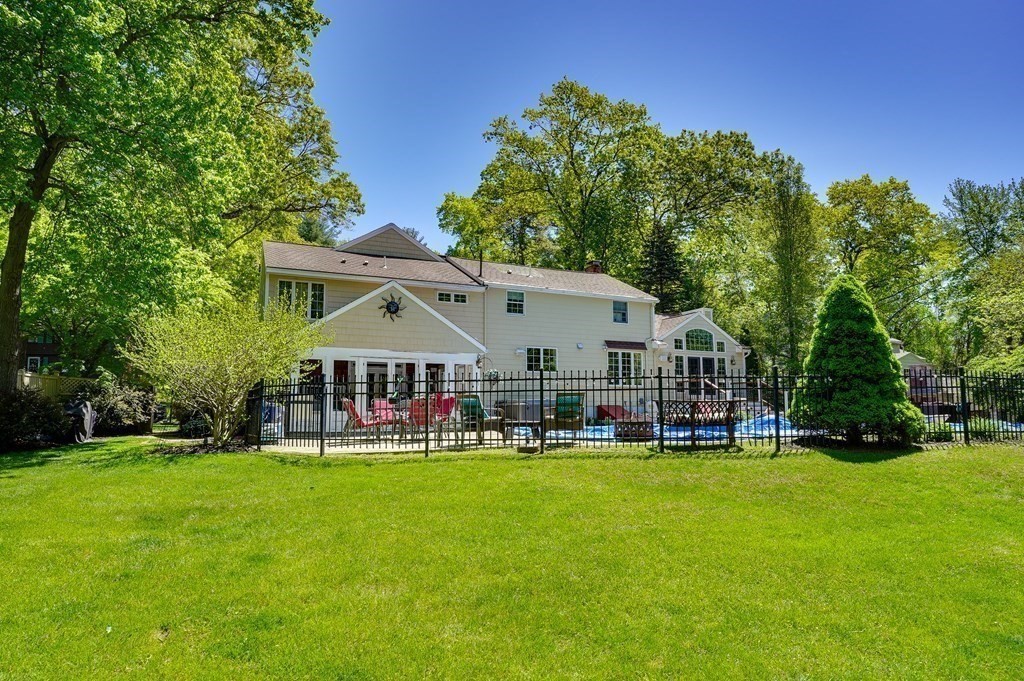 8 Shady Lane Dr