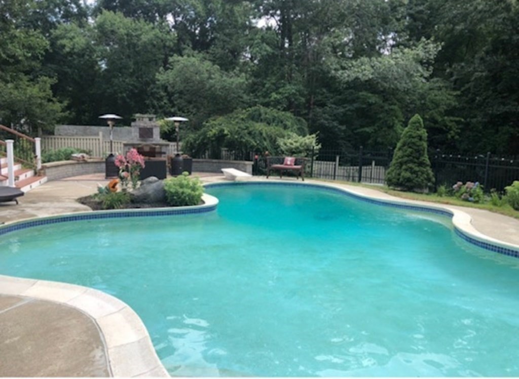 8 Shady Lane Dr