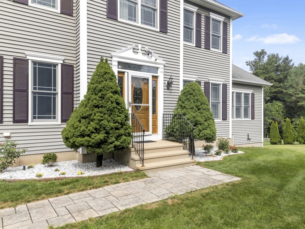 8 Bridle Path