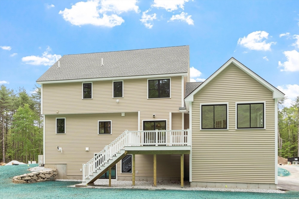 16 Unkety Brook Way