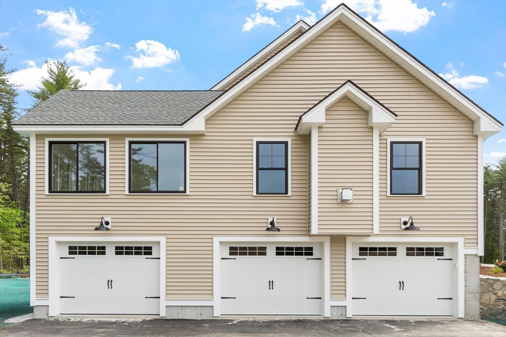 16 Unkety Brook Way