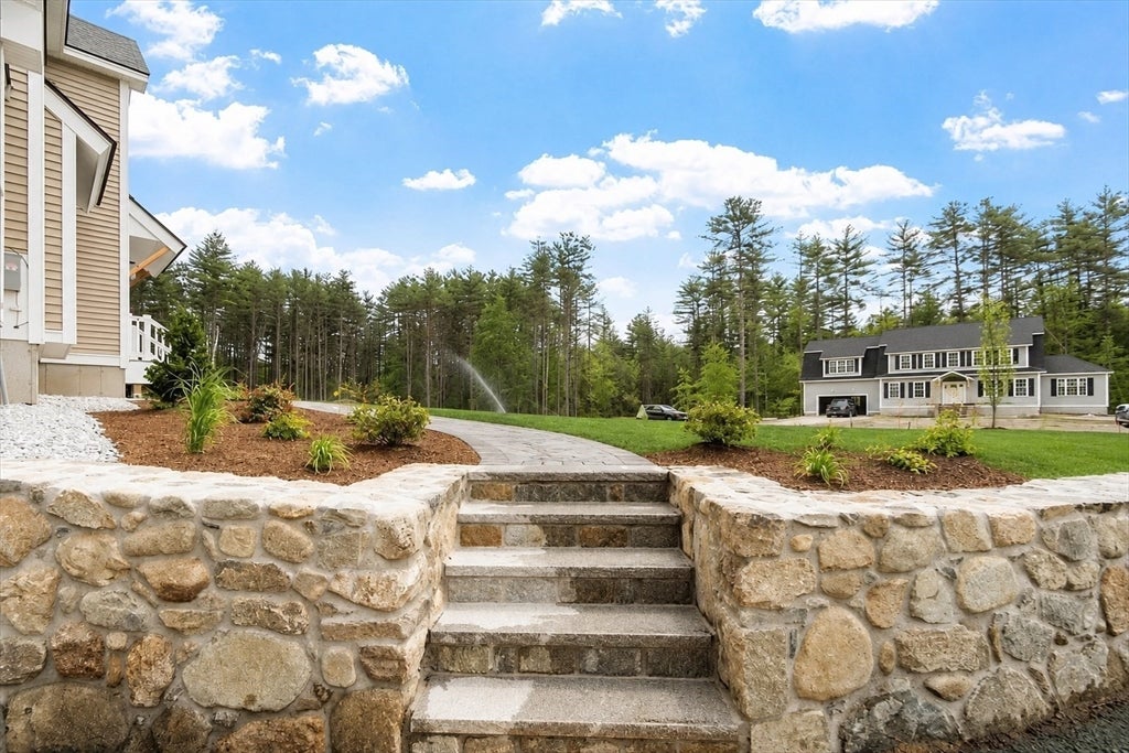 16 Unkety Brook Way