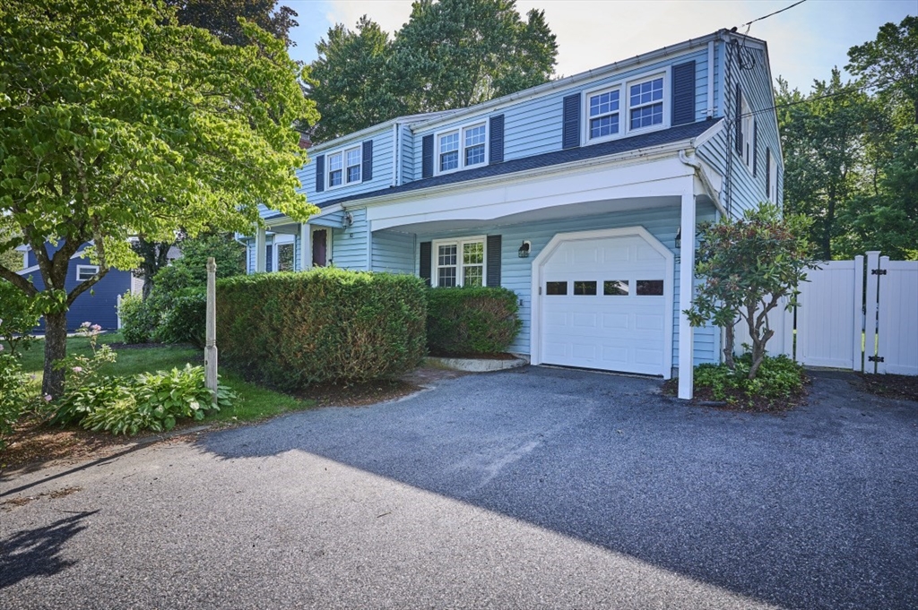10 Locust St