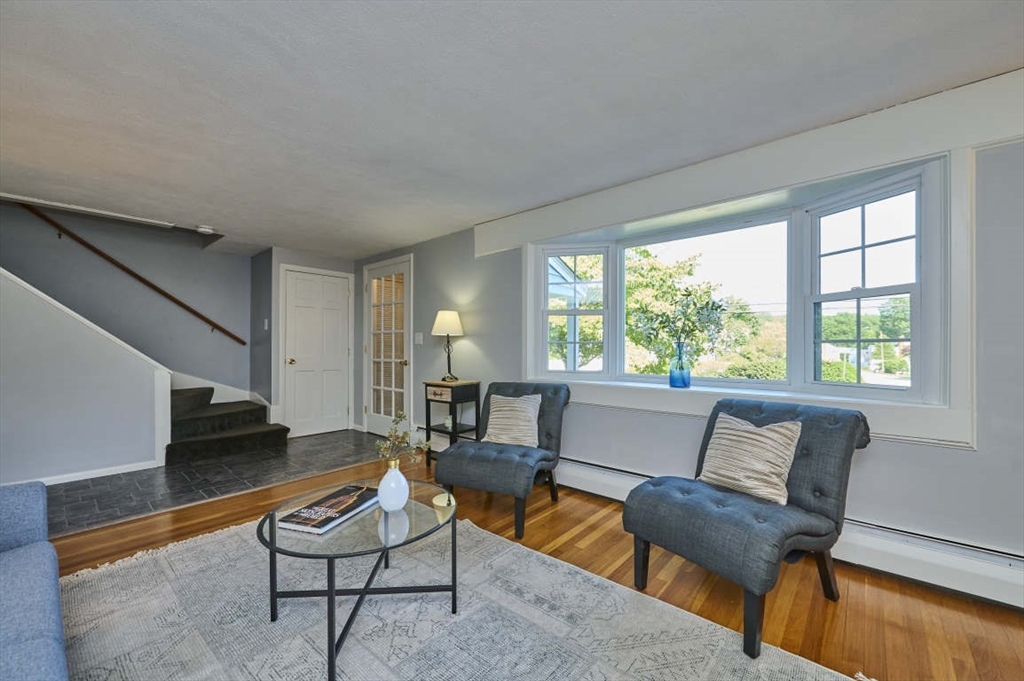 10 Locust St