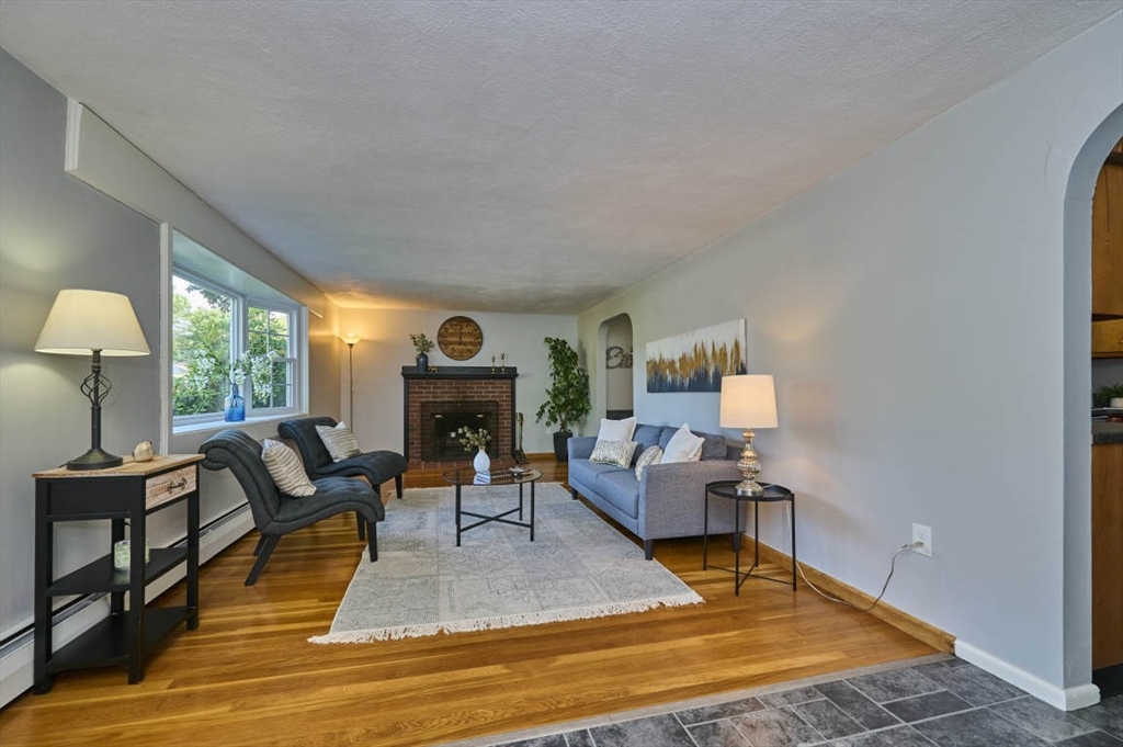 10 Locust St